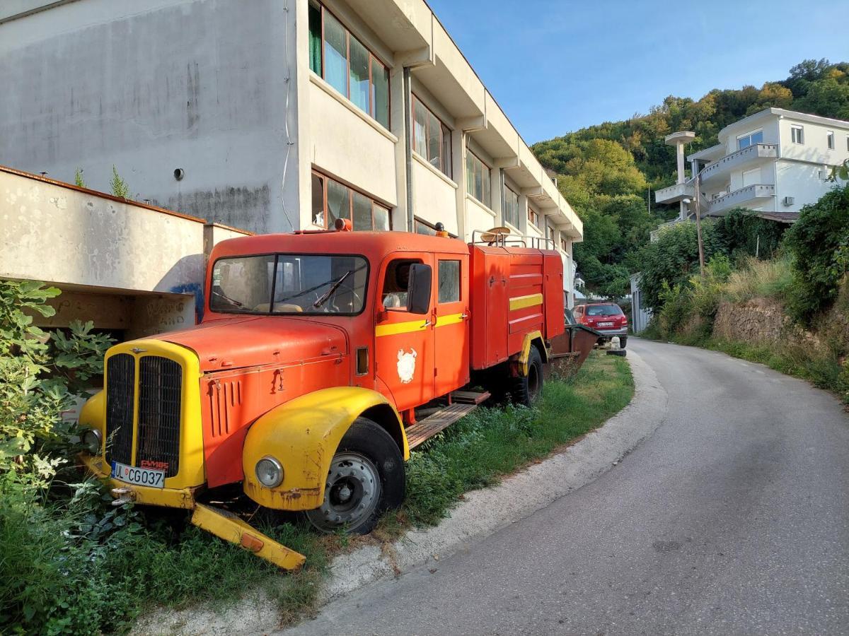 Auberge de jeunesse Pirate Backpackers à Ulcinj Extérieur photo