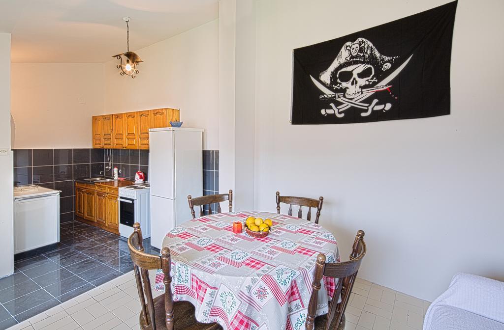 Auberge de jeunesse Pirate Backpackers à Ulcinj Chambre photo