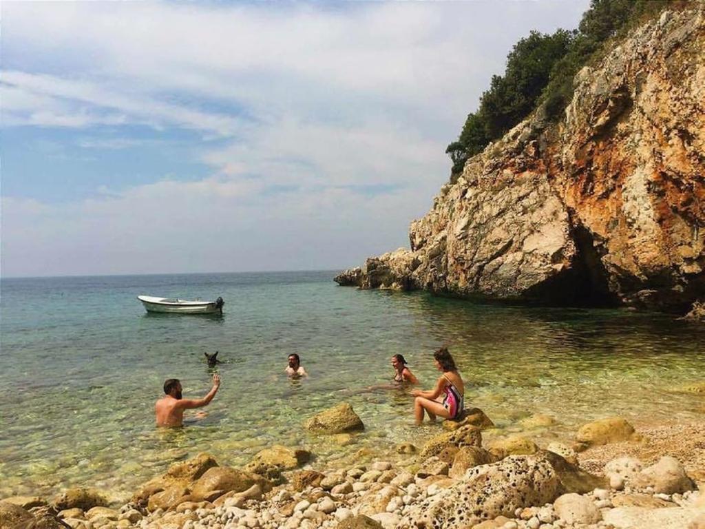 Auberge de jeunesse Pirate Backpackers à Ulcinj Extérieur photo